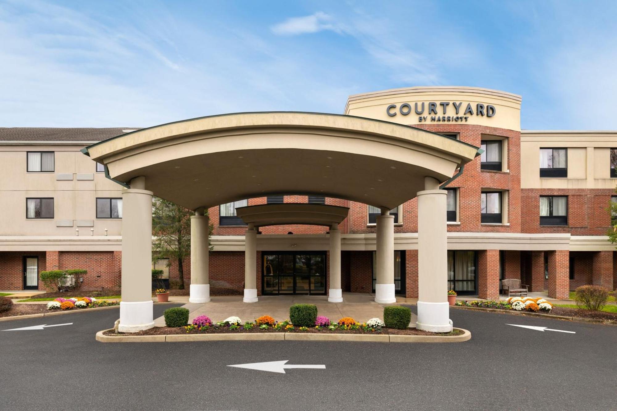 Courtyard Wall At Monmouth Shores Corporate Park Exterior photo