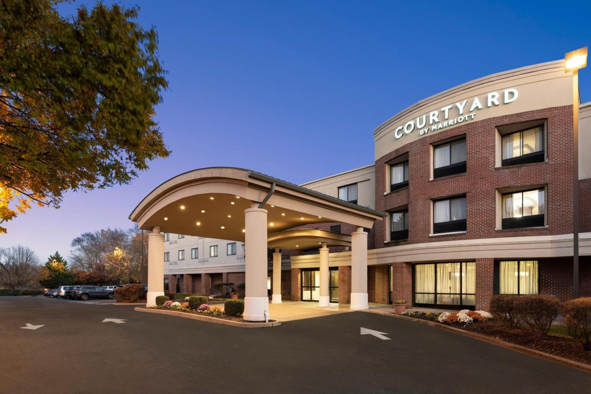 Courtyard Wall At Monmouth Shores Corporate Park Exterior photo