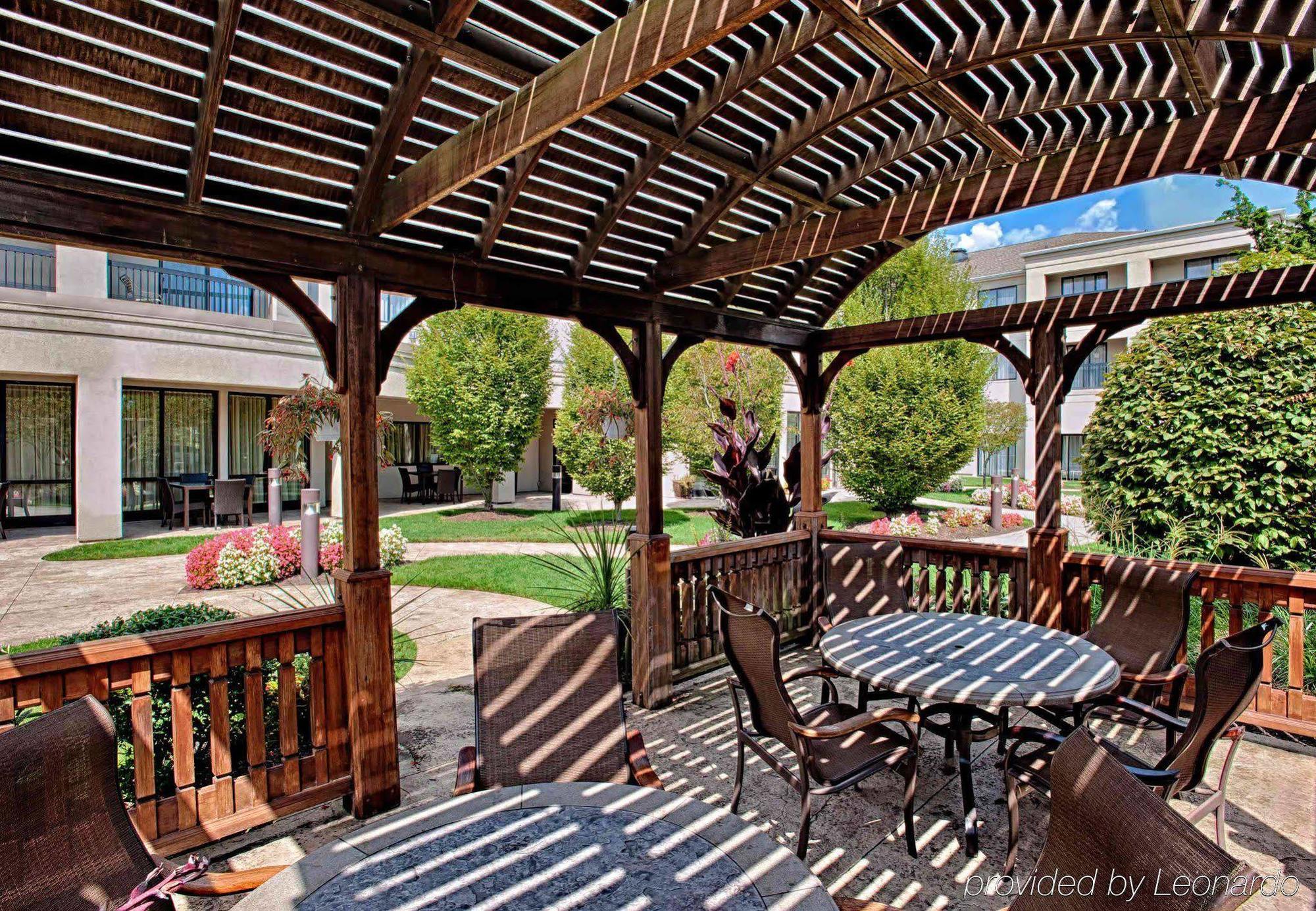 Courtyard Wall At Monmouth Shores Corporate Park Exterior photo